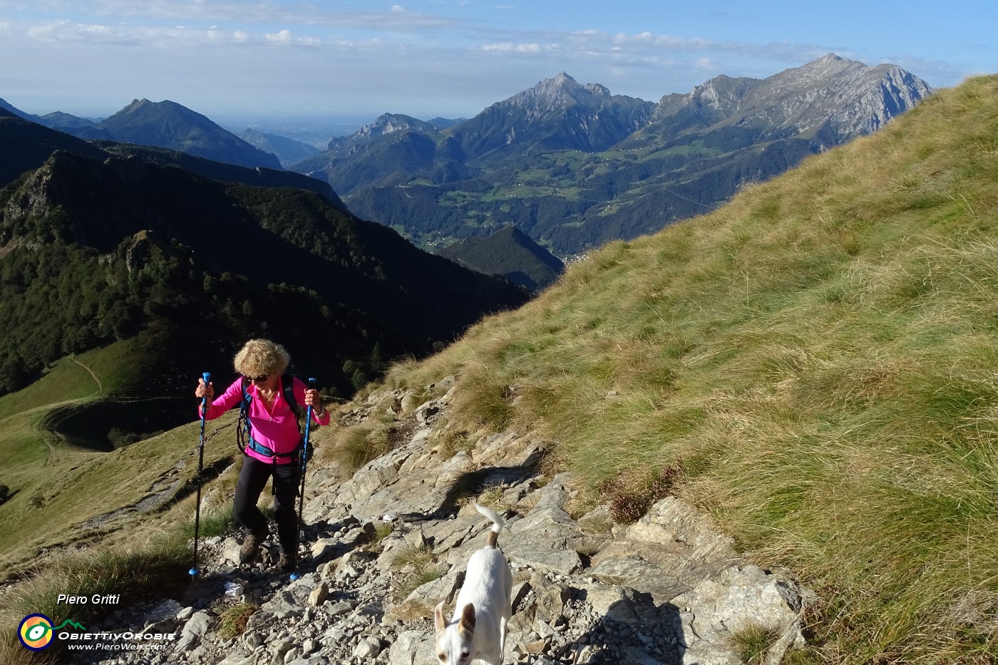 20 Sul sent. 101  dal Passo di Gandazzo al Passo del Toro con vista in GRigne.JPG